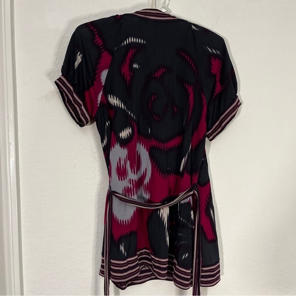 BCBGMaxAzria Black & Pink Blouse Rose Wrap Top Short Sleeve Surplice V-Neck Sz S - Picture 7 of 12